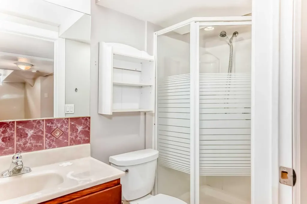 1415 Rosehill Drive NW Calgary AB T2K 1M3
