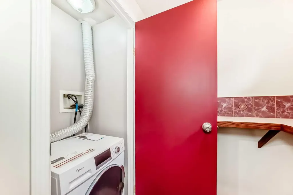 1415 Rosehill Drive NW Calgary AB T2K 1M3