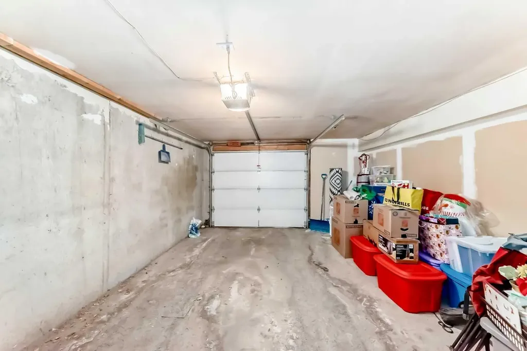 1415 Rosehill Drive NW Calgary AB T2K 1M3