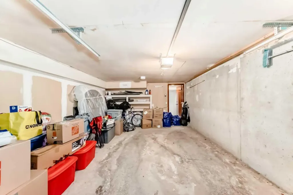 1415 Rosehill Drive NW Calgary AB T2K 1M3