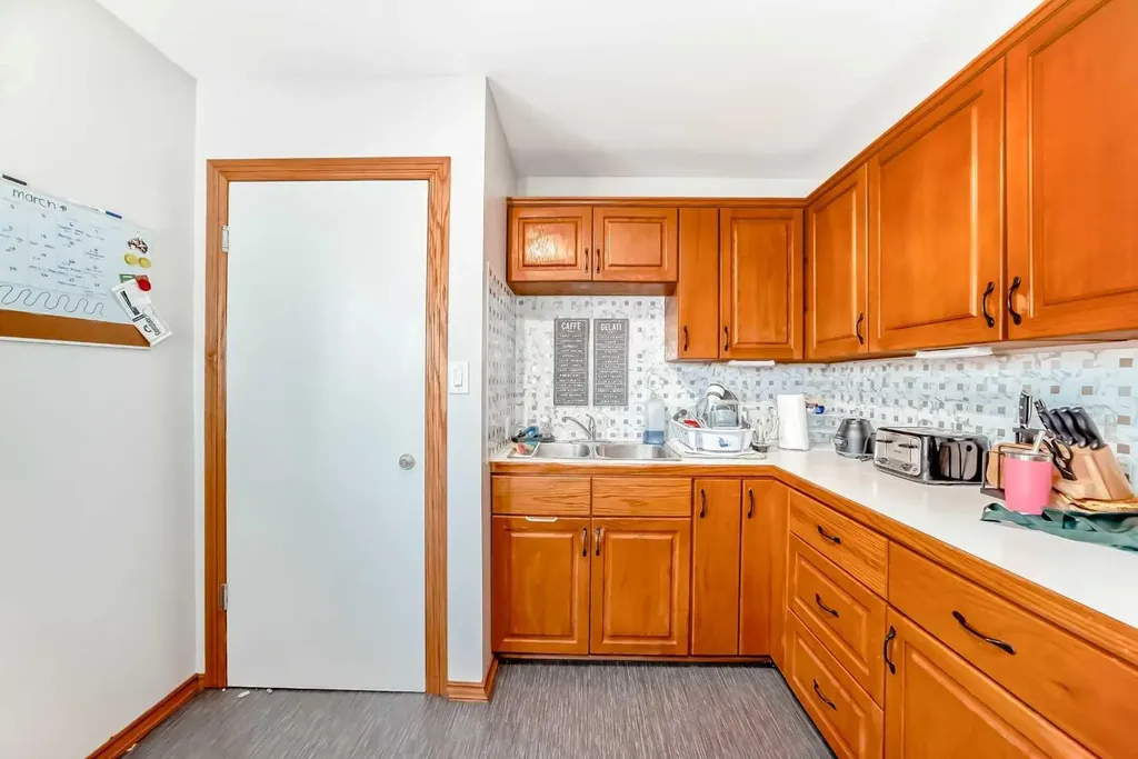 1415 Rosehill Drive NW Calgary AB T2K 1M3