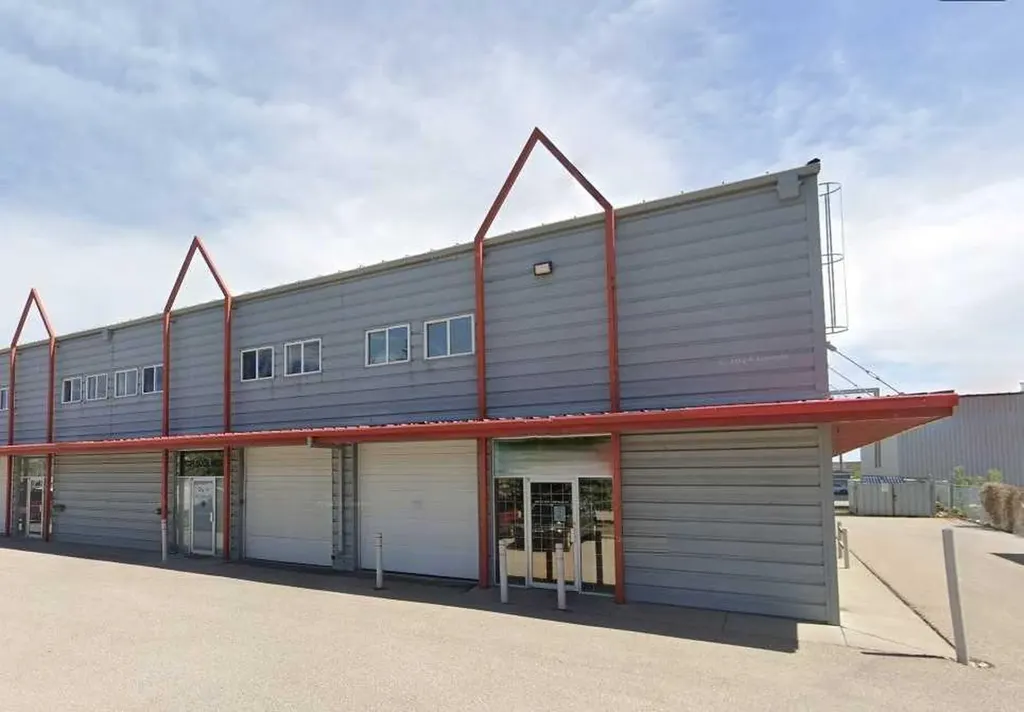 4816 35b Street SE Calgary AB T2B 3N1