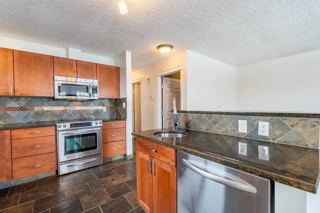 135 27 Avenue NE Calgary AB T2Z 1Z8