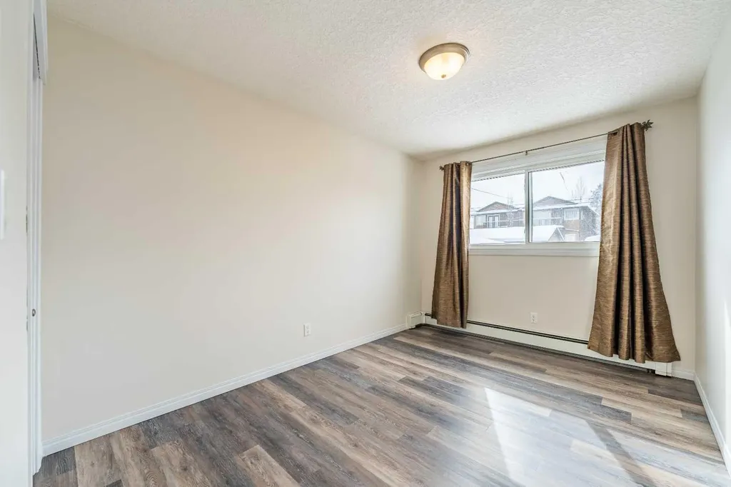 135 27 Avenue NE Calgary AB T2Z 1Z8