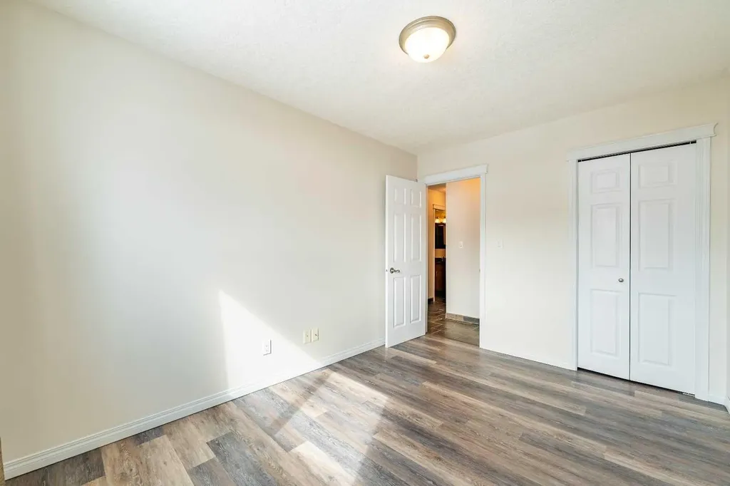 135 27 Avenue NE Calgary AB T2Z 1Z8