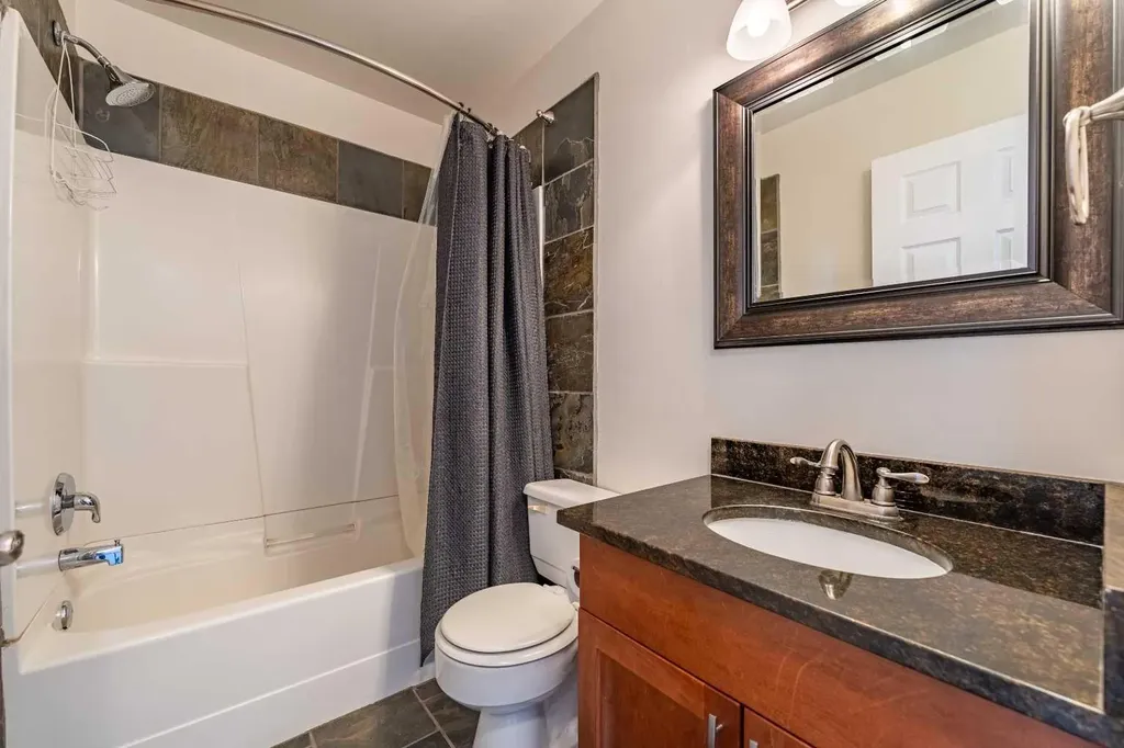 135 27 Avenue NE Calgary AB T2Z 1Z8