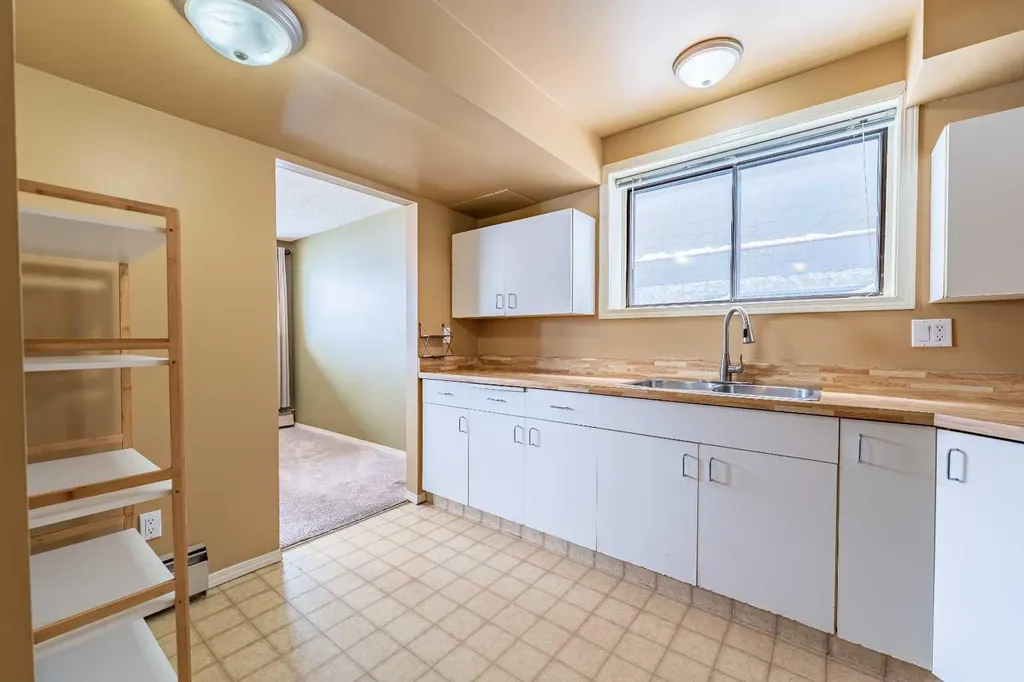 135 27 Avenue NE Calgary AB T2Z 1Z8