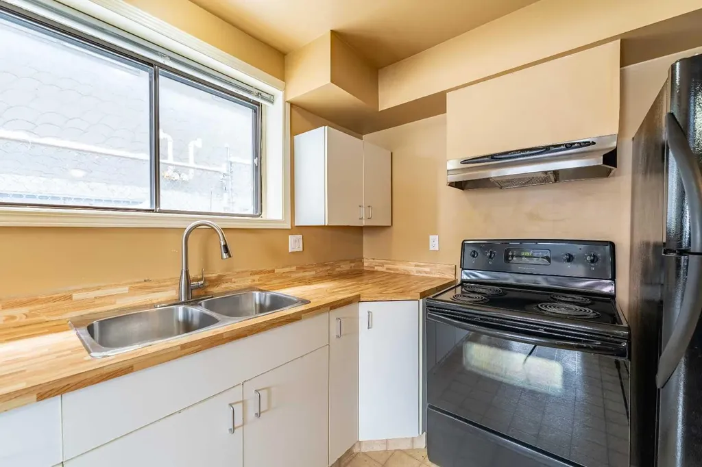 135 27 Avenue NE Calgary AB T2Z 1Z8