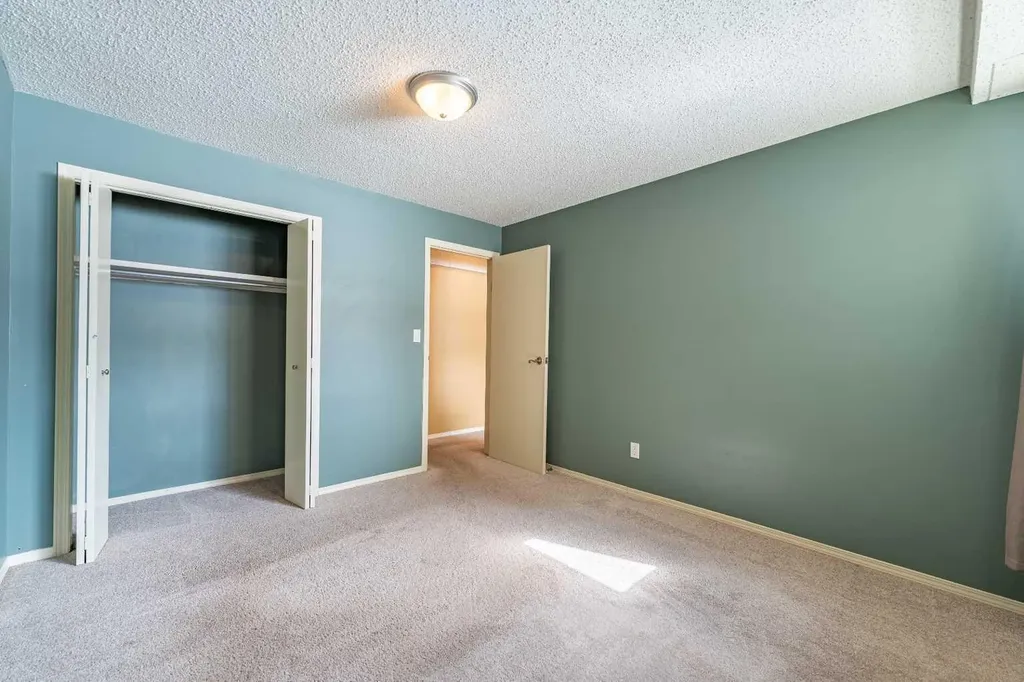 135 27 Avenue NE Calgary AB T2Z 1Z8
