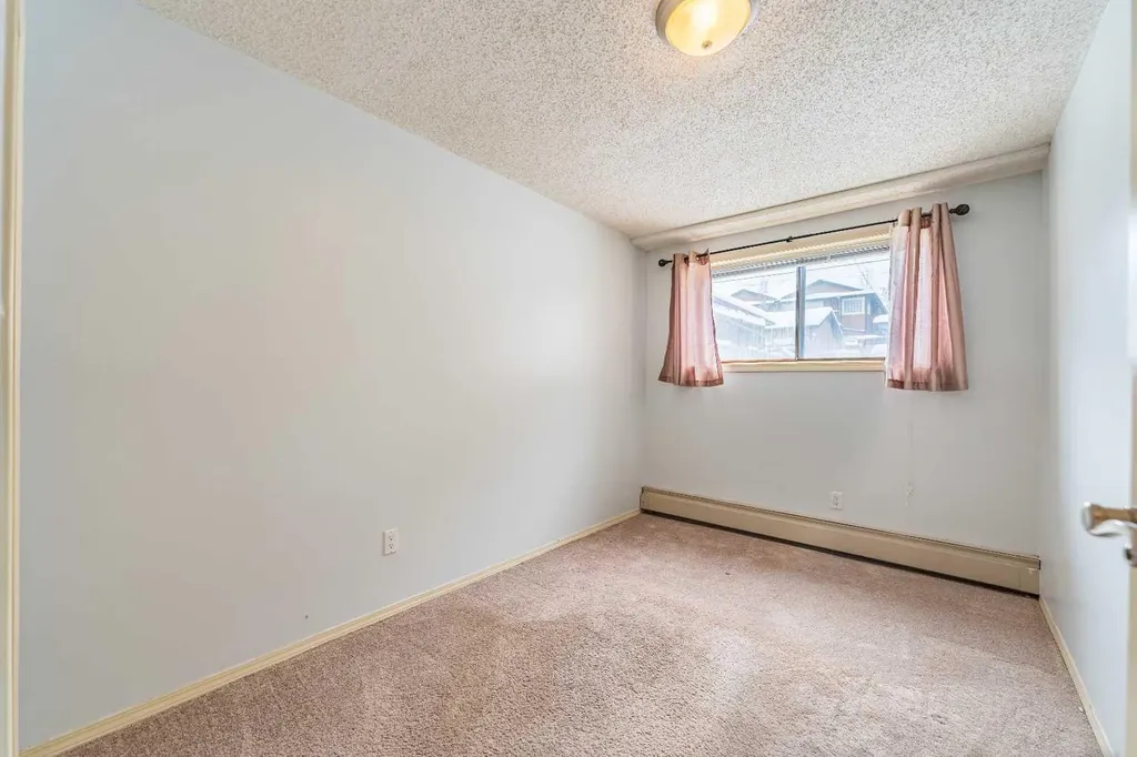 135 27 Avenue NE Calgary AB T2Z 1Z8
