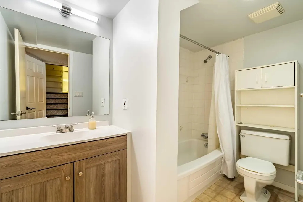 135 27 Avenue NE Calgary AB T2Z 1Z8