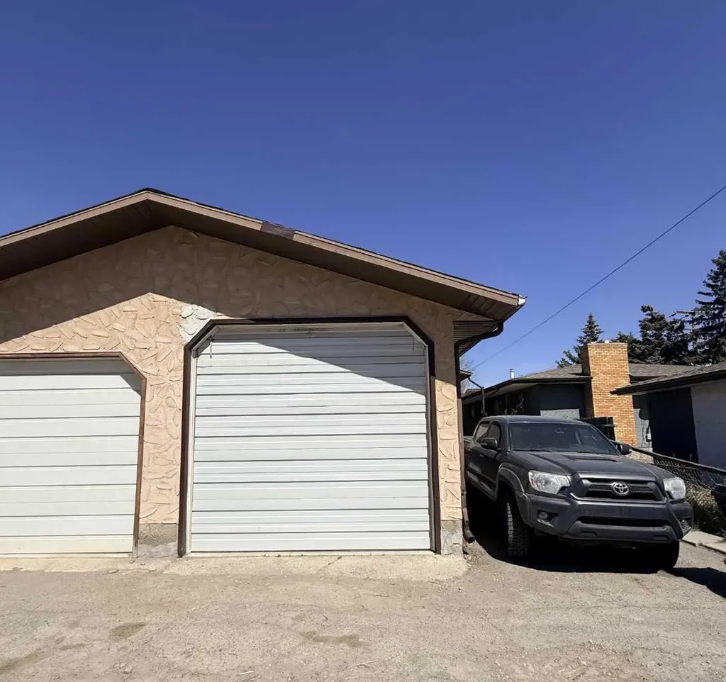 135 27 Avenue NE Calgary AB T2Z 1Z8