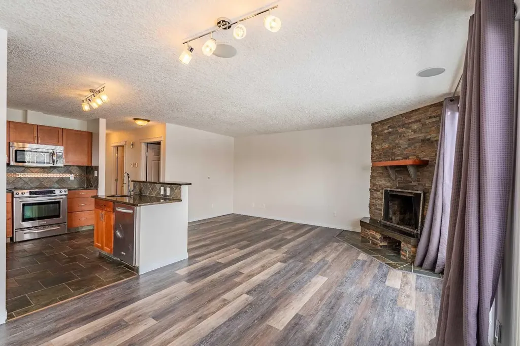 135 27 Avenue NE Calgary AB T2Z 1Z8