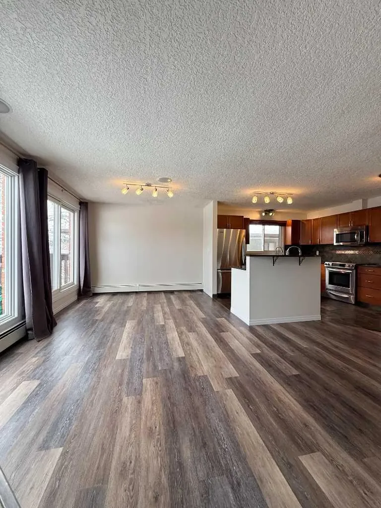 135 27 Avenue NE Calgary AB T2Z 1Z8