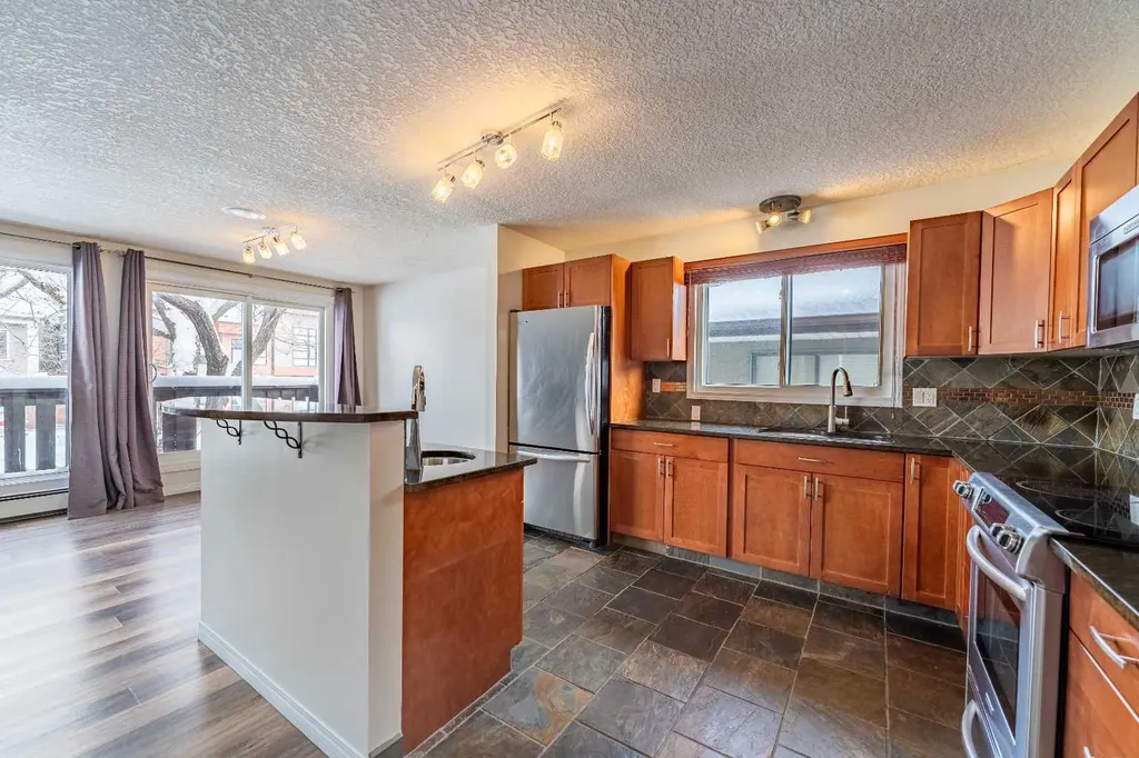 135 27 Avenue NE Calgary AB T2Z 1Z8