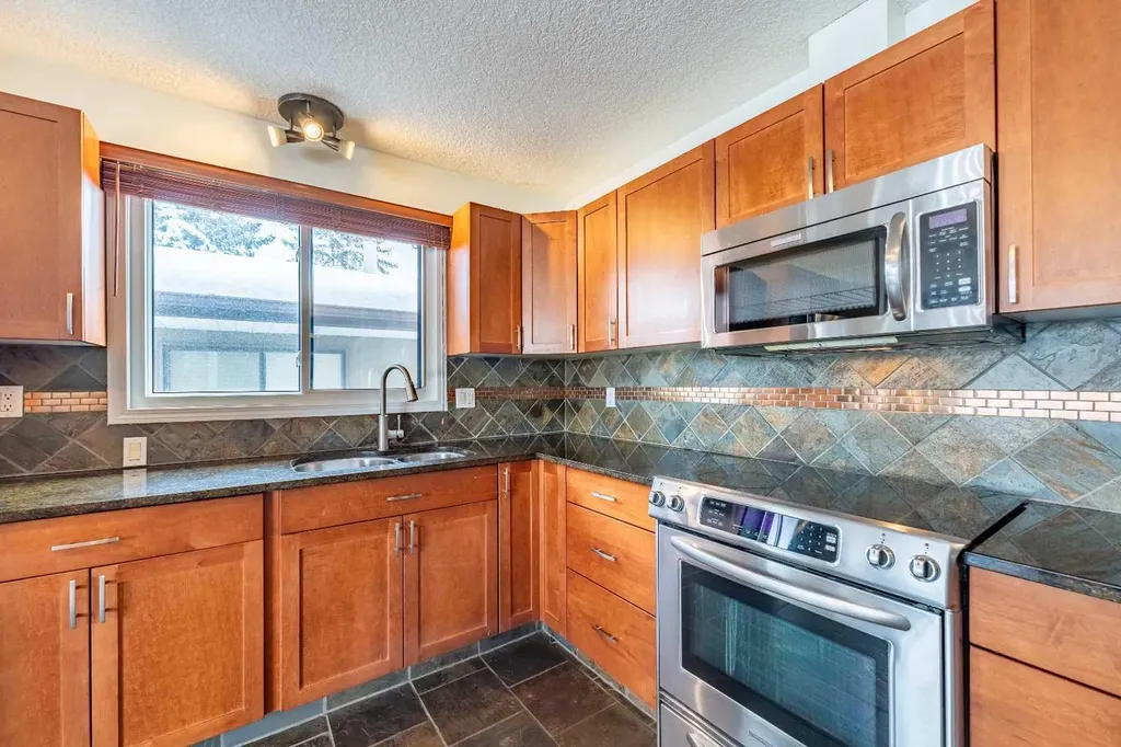 135 27 Avenue NE Calgary AB T2Z 1Z8