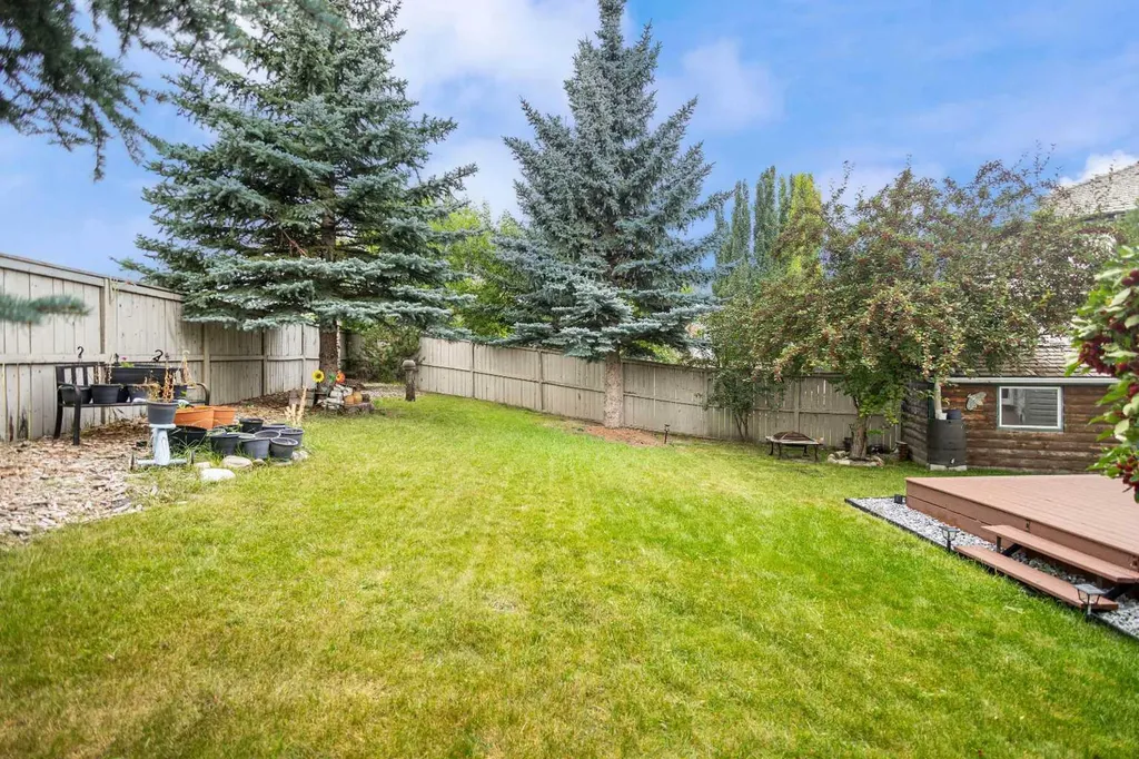 331 Springbank Place SW Calgary AB T3H 3S4