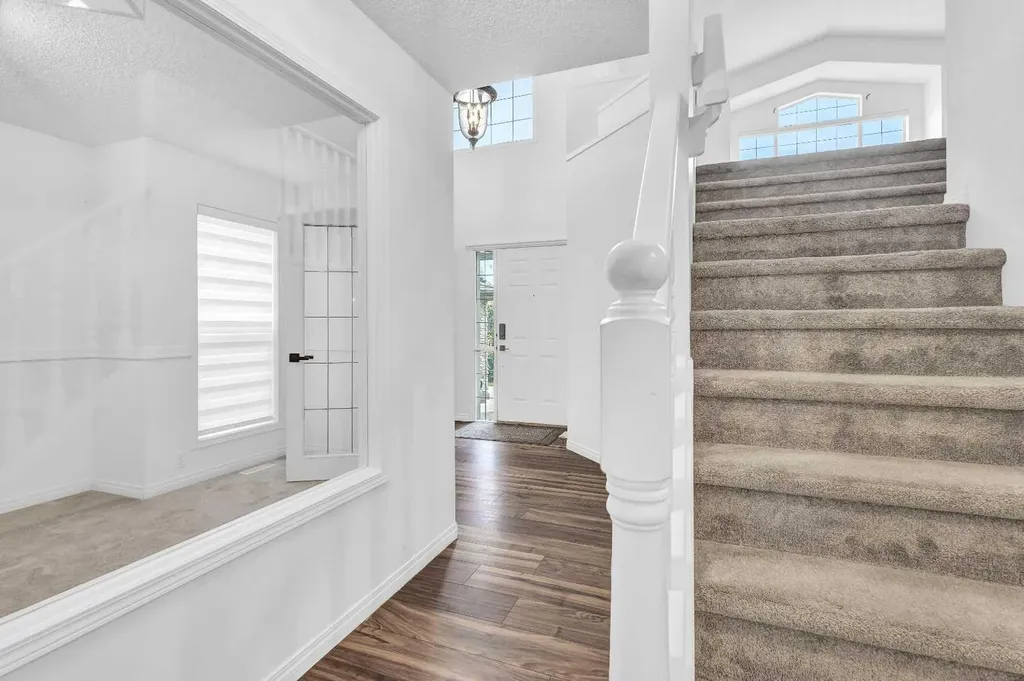 331 Springbank Place SW Calgary AB T3H 3S4