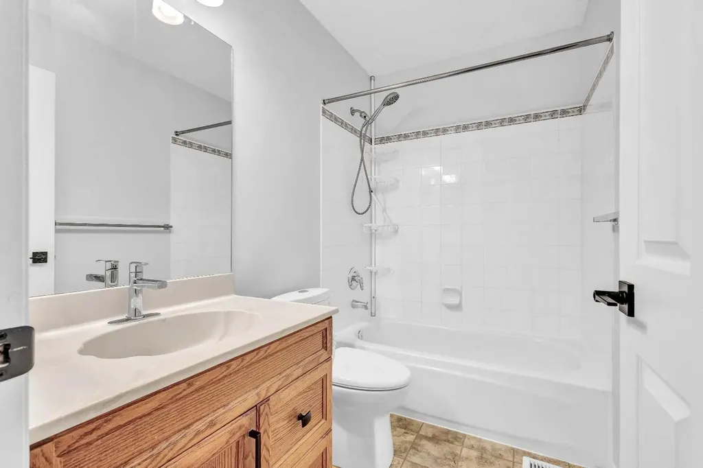 331 Springbank Place SW Calgary AB T3H 3S4