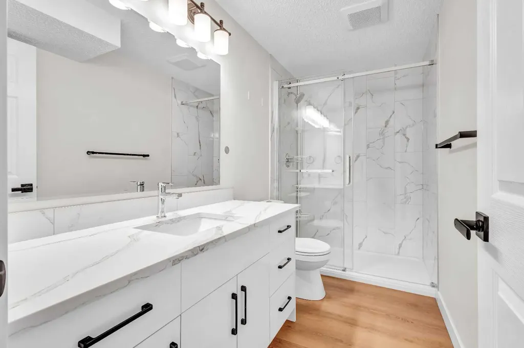 331 Springbank Place SW Calgary AB T3H 3S4