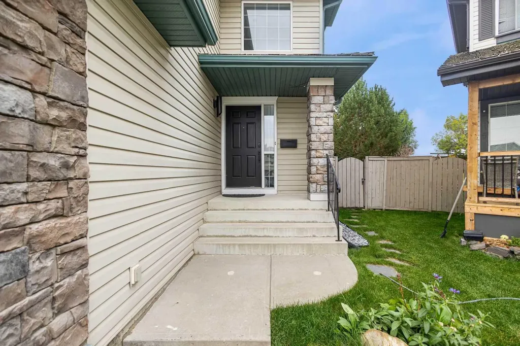 331 Springbank Place SW Calgary AB T3H 3S4