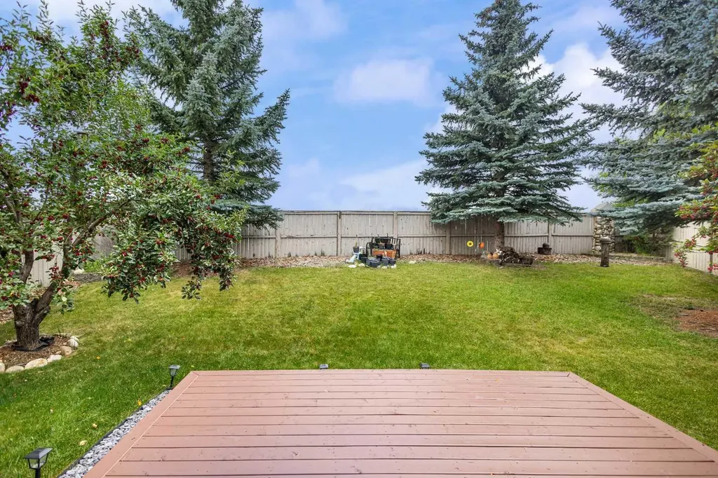 331 Springbank Place SW Calgary AB T3H 3S4