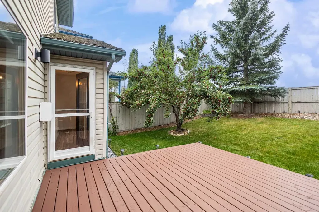 331 Springbank Place SW Calgary AB T3H 3S4