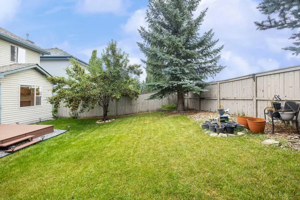 331 Springbank Place SW Calgary AB T3H 3S4