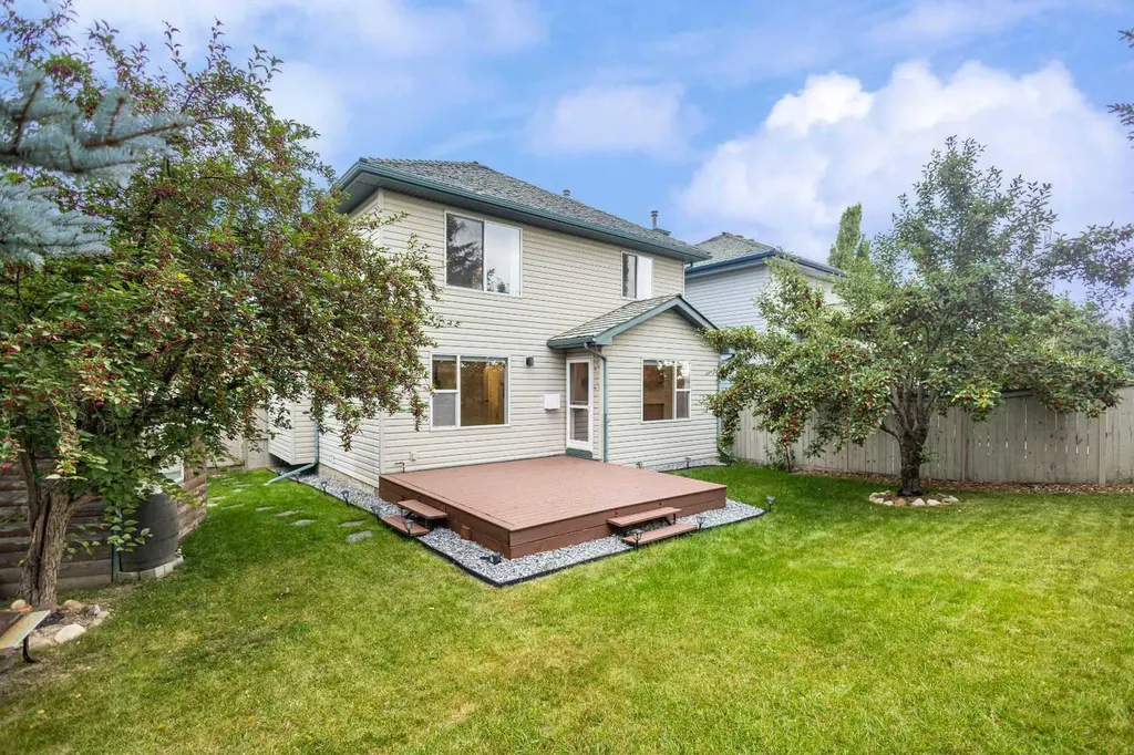 331 Springbank Place SW Calgary AB T3H 3S4