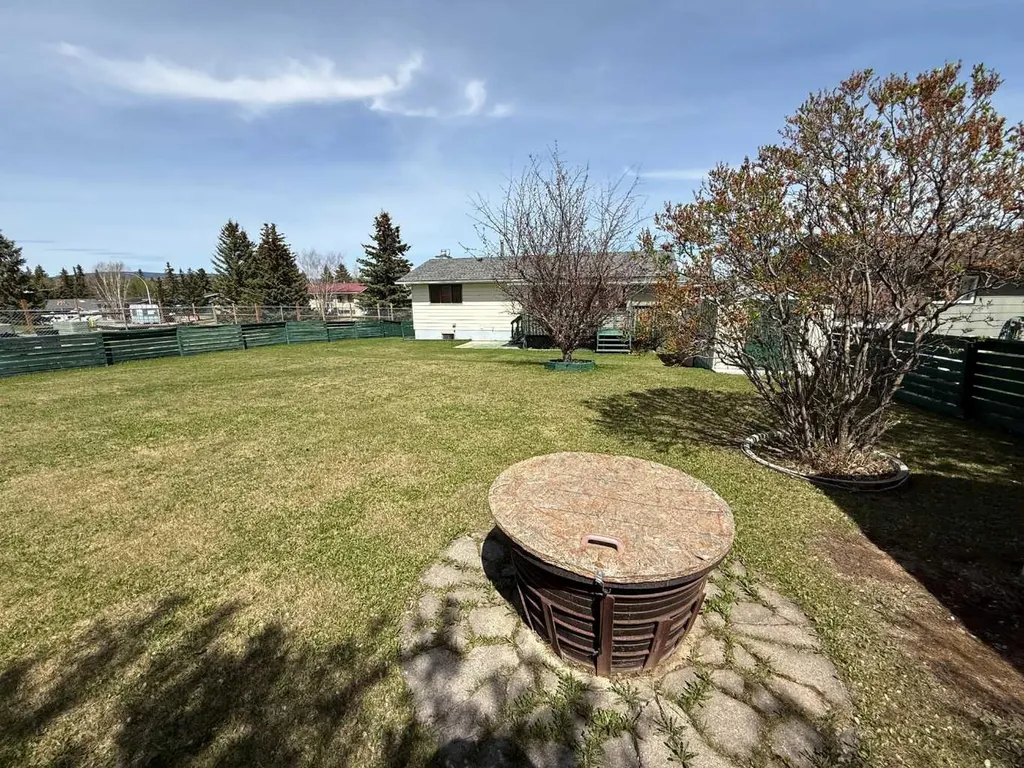 202 Maligne Drive Hinton AB T7V 1J5