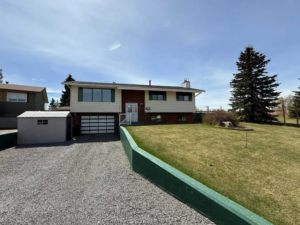 202 Maligne Drive Hinton AB T7V 1J5