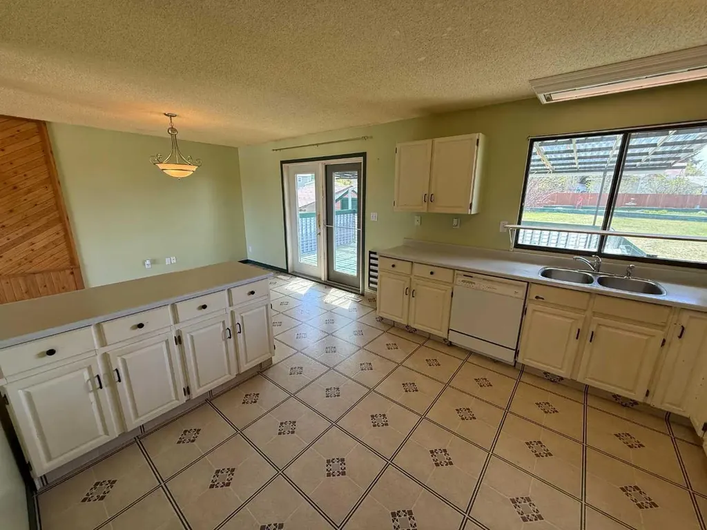 202 Maligne Drive Hinton AB T7V 1J5