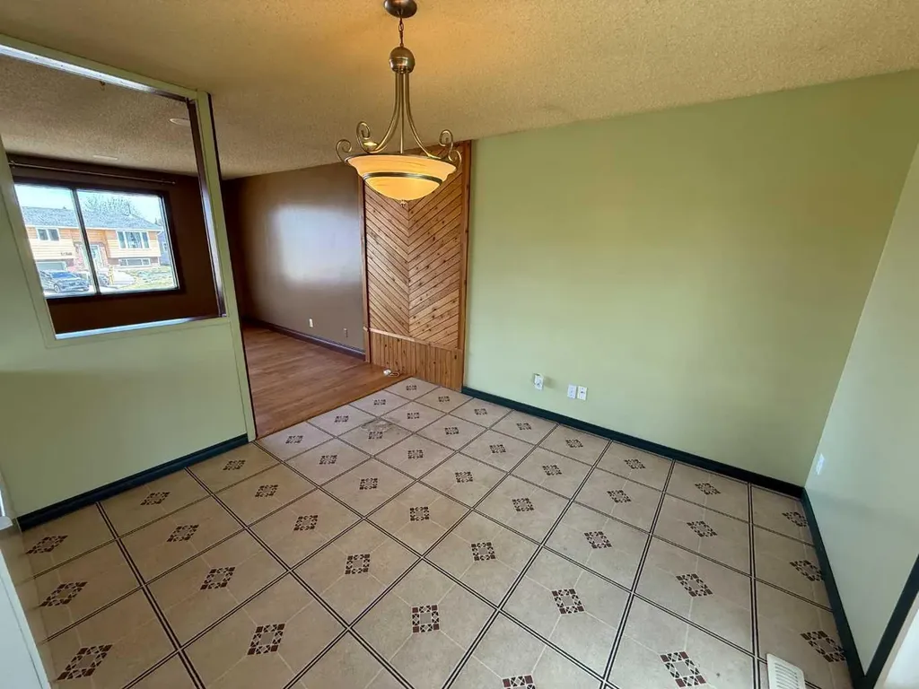 202 Maligne Drive Hinton AB T7V 1J5