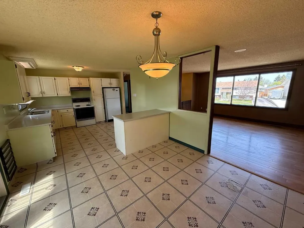 202 Maligne Drive Hinton AB T7V 1J5