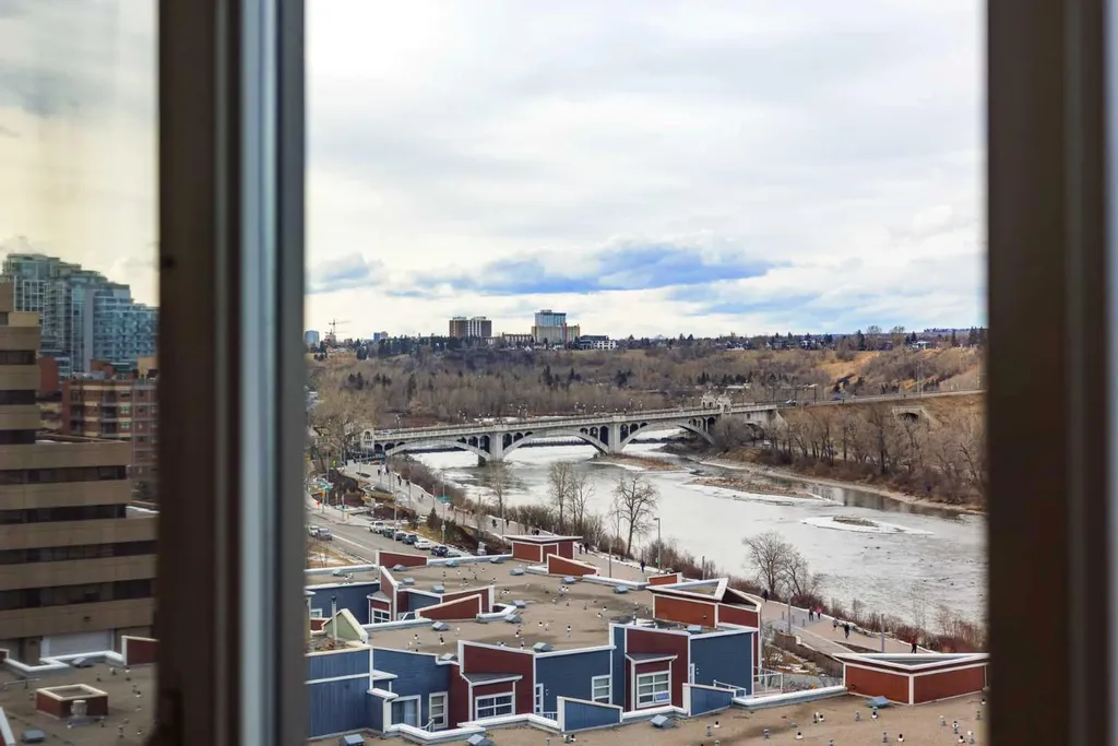 325 3 Street SE Calgary AB T2G 0T9