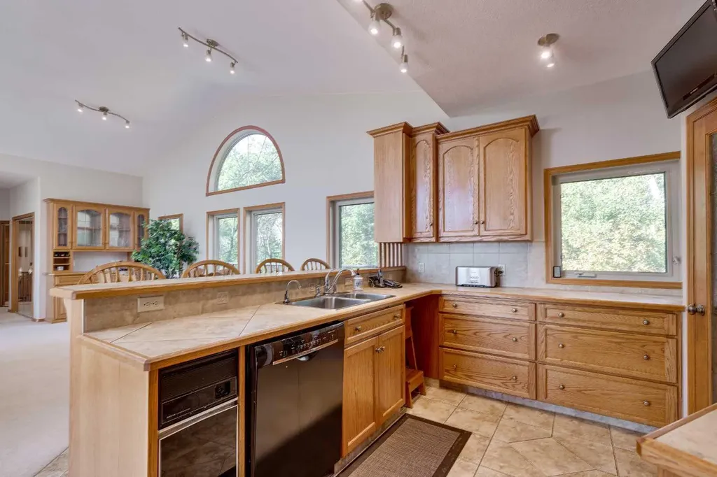 602 Pheasant Close Pelican Point AB T0B 0H0