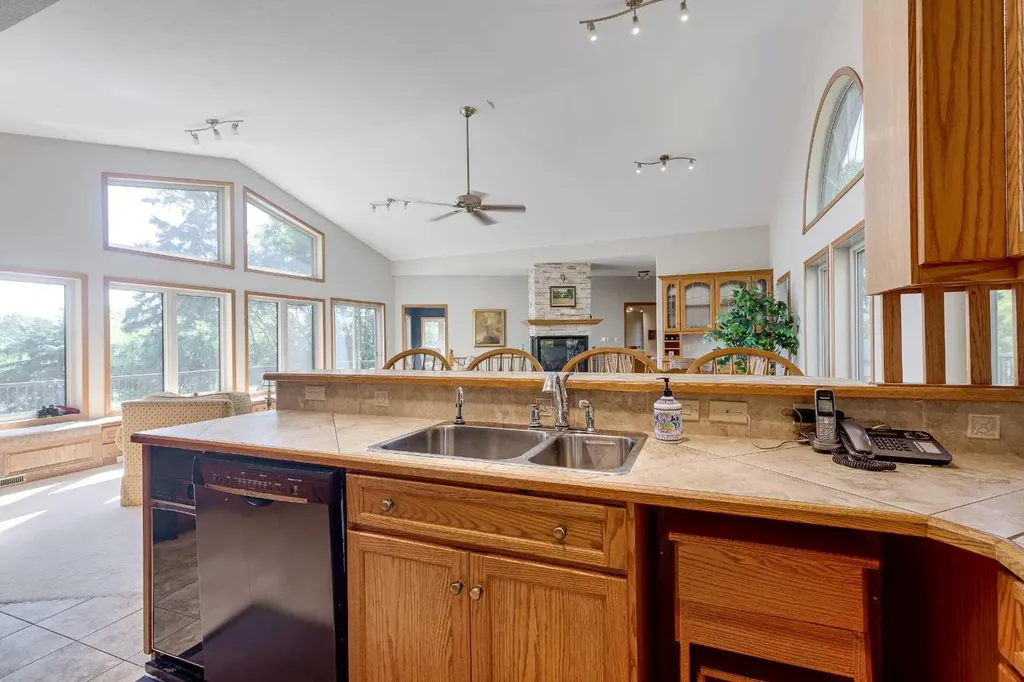 602 Pheasant Close Pelican Point AB T0B 0H0