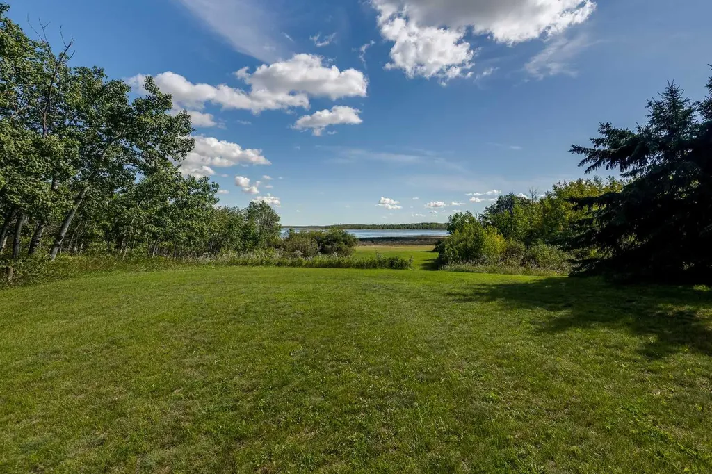 602 Pheasant Close Pelican Point AB T0B 0H0