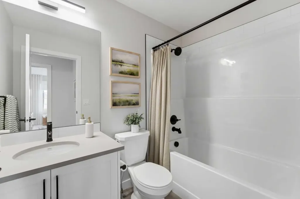 201 Cooperswood Green SW Airdrie AB T3B3Y6