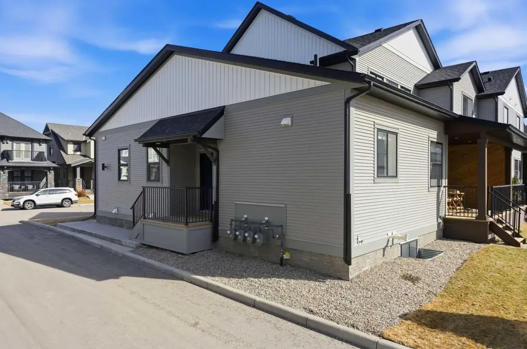 201 Cooperswood Green SW Airdrie AB T3B3Y6
