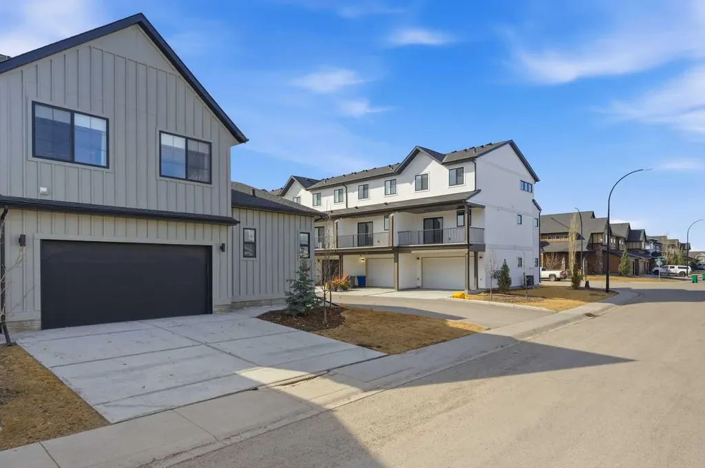 201 Cooperswood Green SW Airdrie AB T3B3Y6