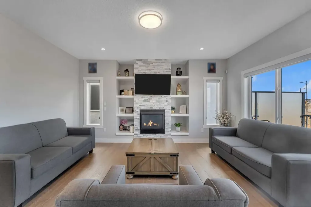 109 Chelsea Grove Chestermere AB T1X 1Z5