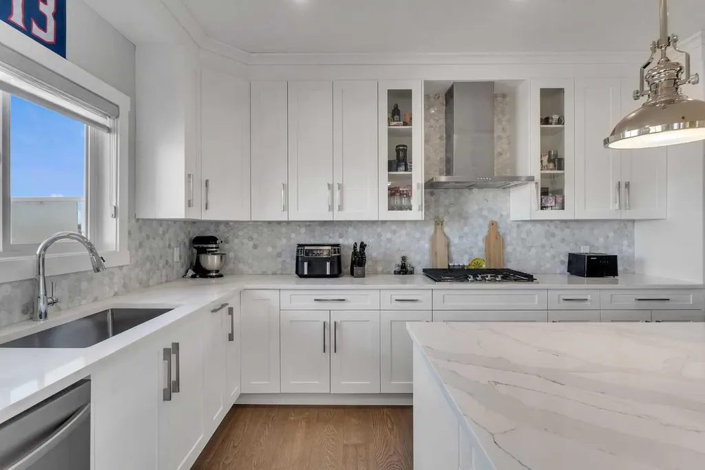 109 Chelsea Grove Chestermere AB T1X 1Z5