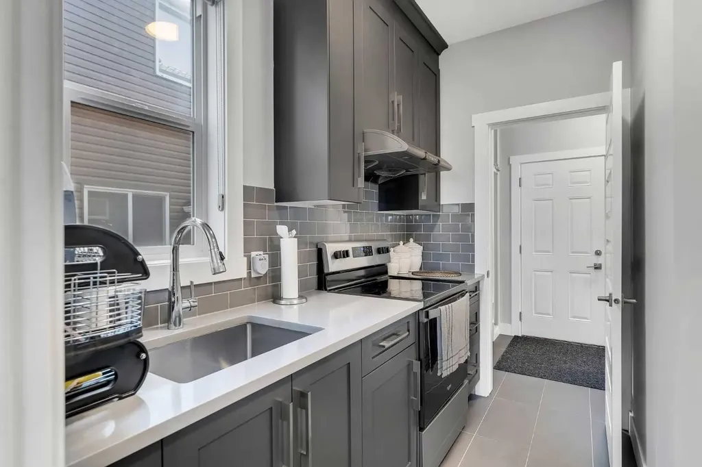 109 Chelsea Grove Chestermere AB T1X 1Z5