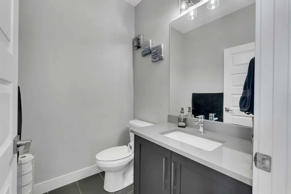 109 Chelsea Grove Chestermere AB T1X 1Z5
