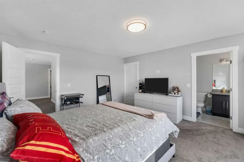 109 Chelsea Grove Chestermere AB T1X 1Z5