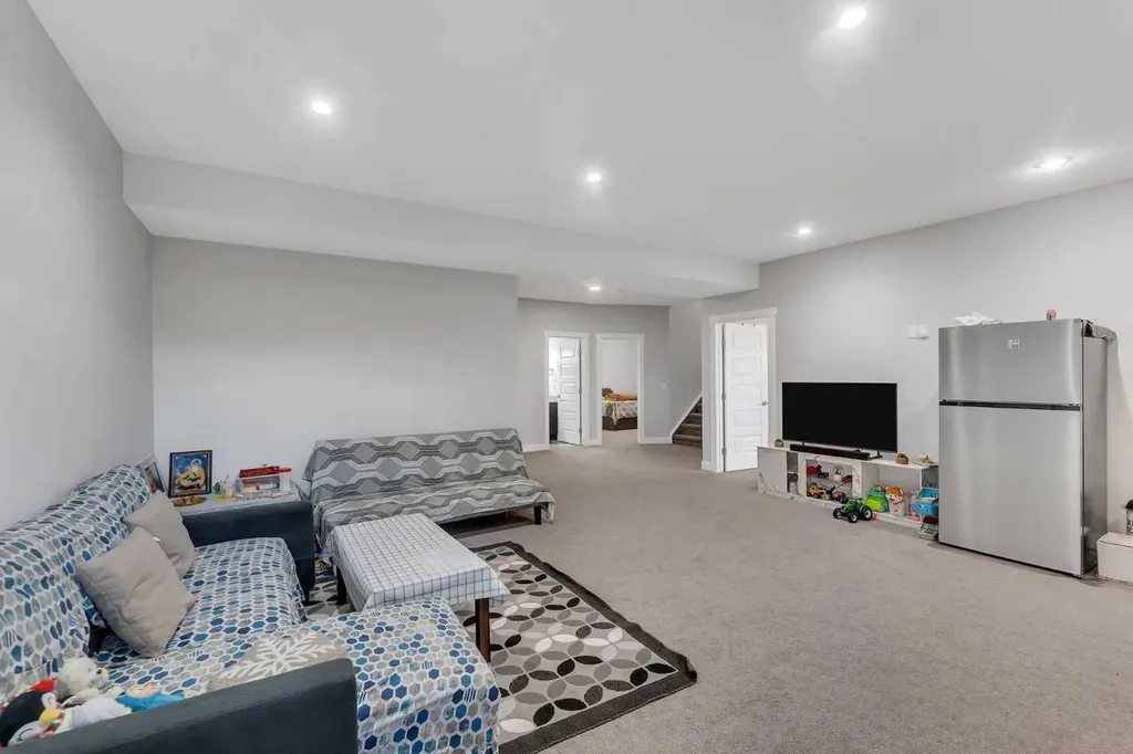 109 Chelsea Grove Chestermere AB T1X 1Z5