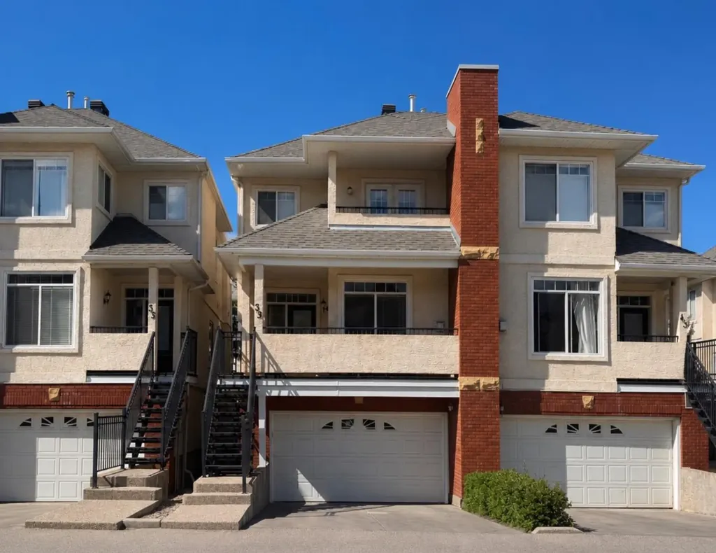 39 Sierra Morena Landing SW Calgary AB T3H 4K3