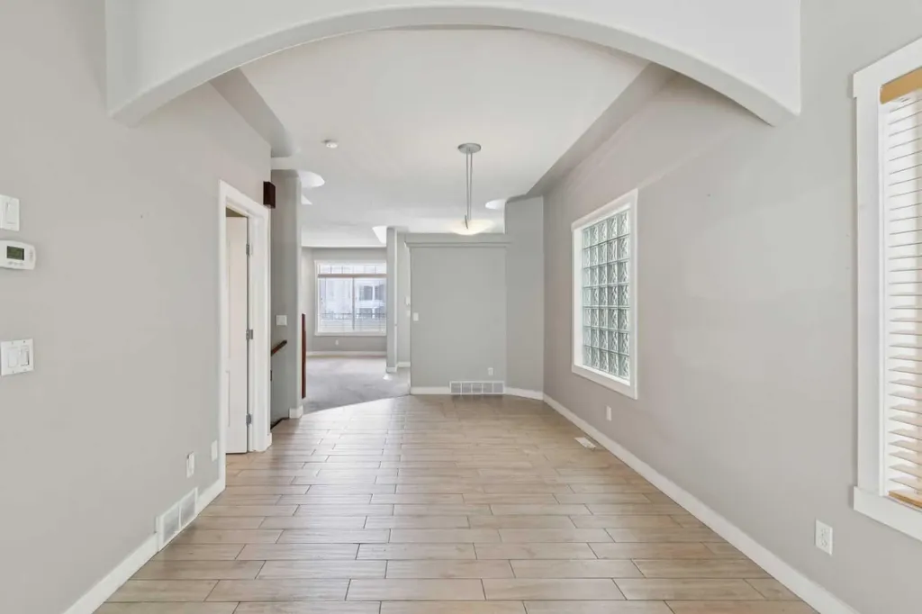 39 Sierra Morena Landing SW Calgary AB T3H 4K3