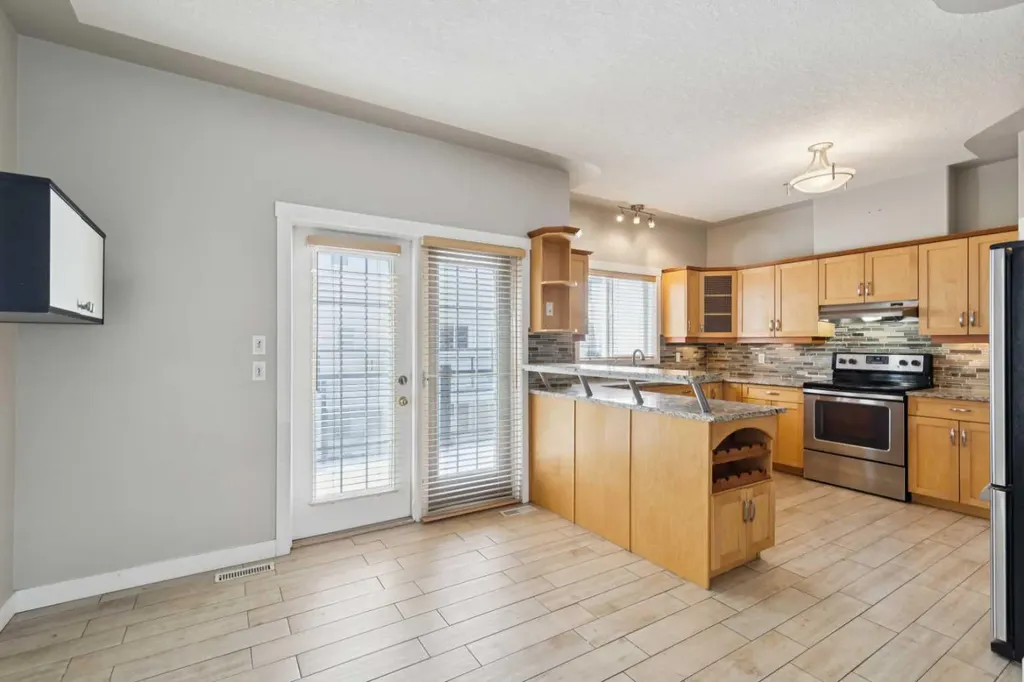 39 Sierra Morena Landing SW Calgary AB T3H 4K3